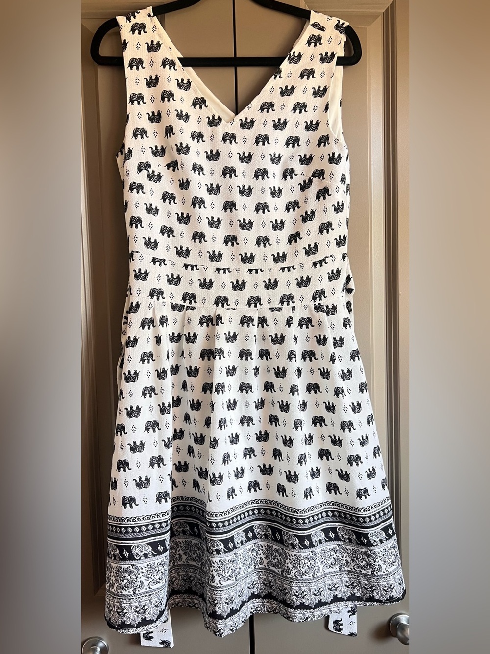 Suzy Shier White & Black Elephant Print Sundress